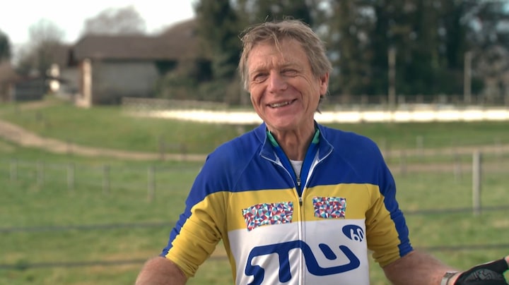 Harm fietst vol zenuwen het leven van Monique binnen in Winter Vol Liefde: 'Aan de slingerschijt'