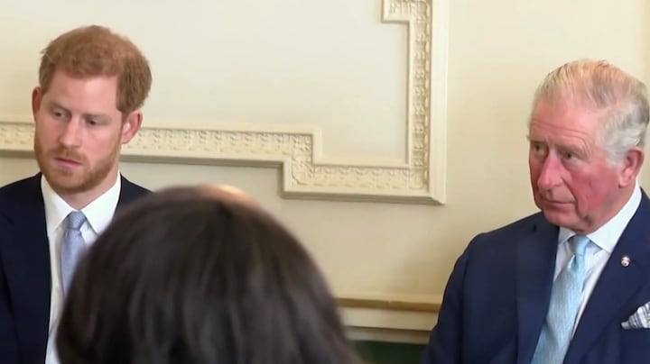 Prins Harry naar Engeland: komt er een hereniging met koning Charles?