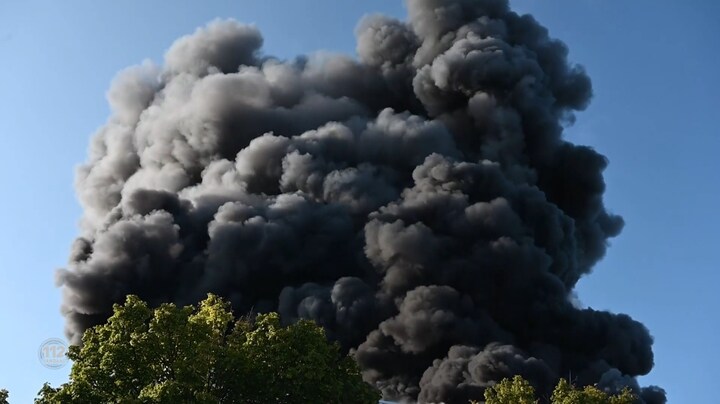 Grote brand legt bedrijfspand in Udenhout volledig in de as
