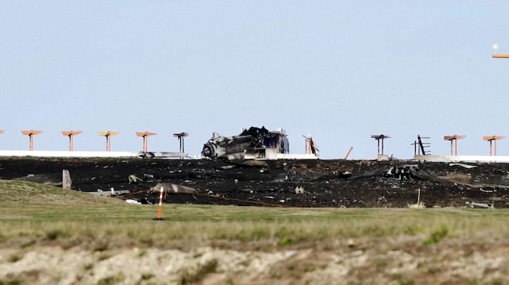 In beeld: Amerikaanse F-16 uitgebrand na crash in Duitsland
