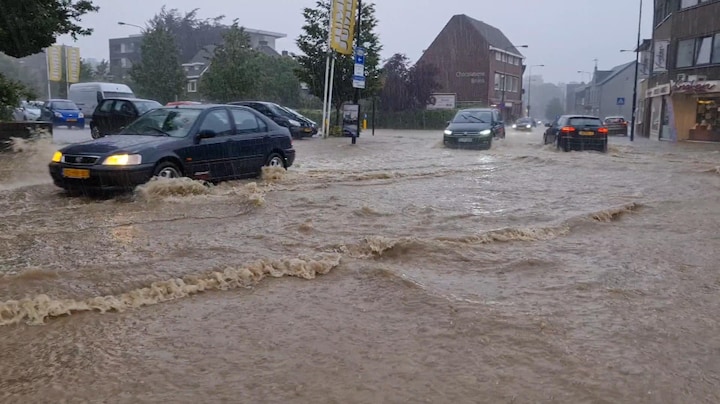 Straten Eygelshoven veranderen in rivier na wolkbreuk - RTL Boulevard