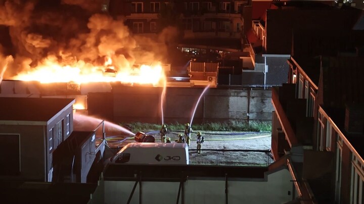 Generaties oude haringrokerij tot op de grond afgebrand in Scheveningen