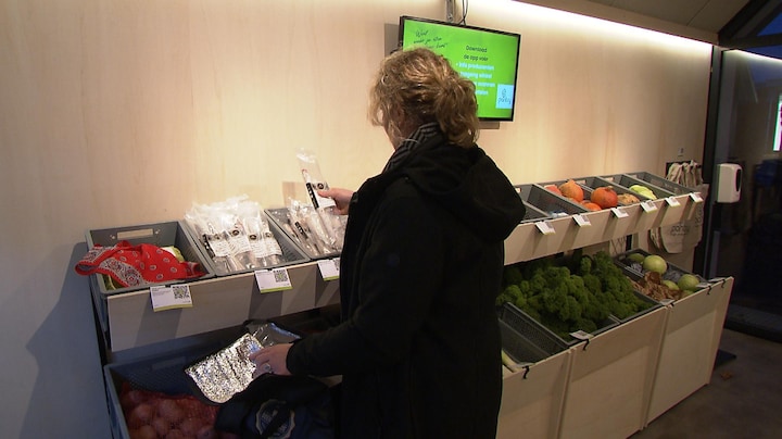 Boeren vullen schappen mini-supermarkt zelf: 'Kan concept alleen maar toejuichen'