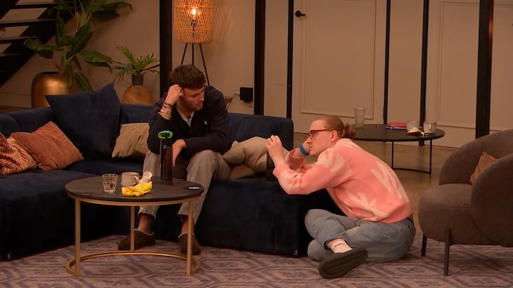 Melvin verklaart zijn gevoelens aan Noah in De Bondgenoten: 'Ik vind je leuk'