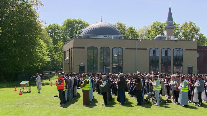 Honderden nemen met gebed afscheid van 14-jarige Nour uit Blerick