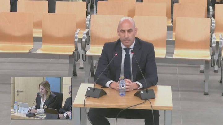 Rubiales over kus op mond Hermoso na WK-finale: 'Ze vond het goed'