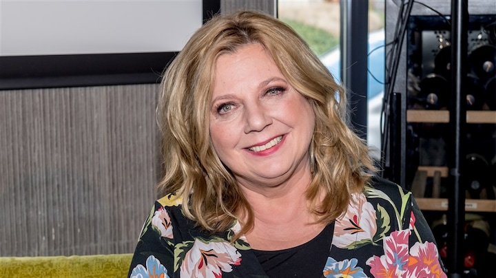 De rijke carrière van Loretta Schrijver in beeld: presentatrice (68) overleden