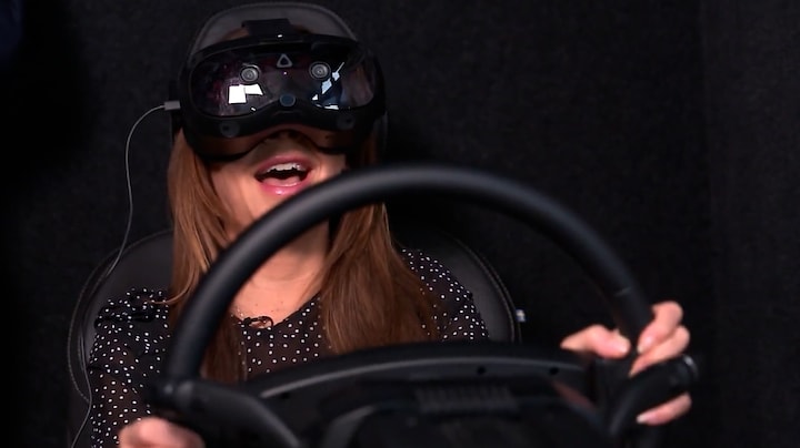 Rijbewijs halen goedkoper door VR-rijlessen? 'Word er helemaal misselijk van'