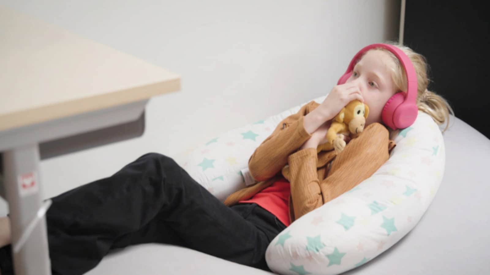 Normale dag is al te veel voor Esmée (8), nog lange weg voor behandeling jeugdreuma