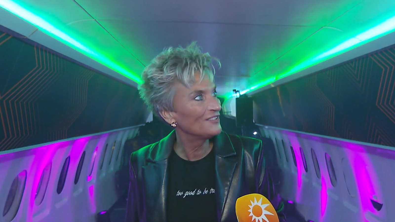 Josée uit Schiphol Airport geeft rondleiding op feestlocatie tussen vliegtuigen: 'Te gekke locatie'