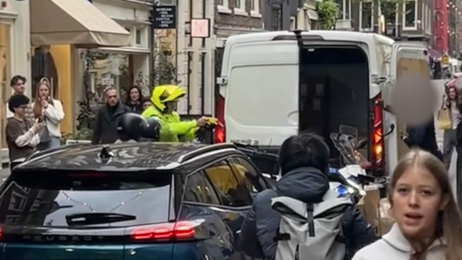 Beelden op sociale media laten zien: pakketbezorger getaserd door agent