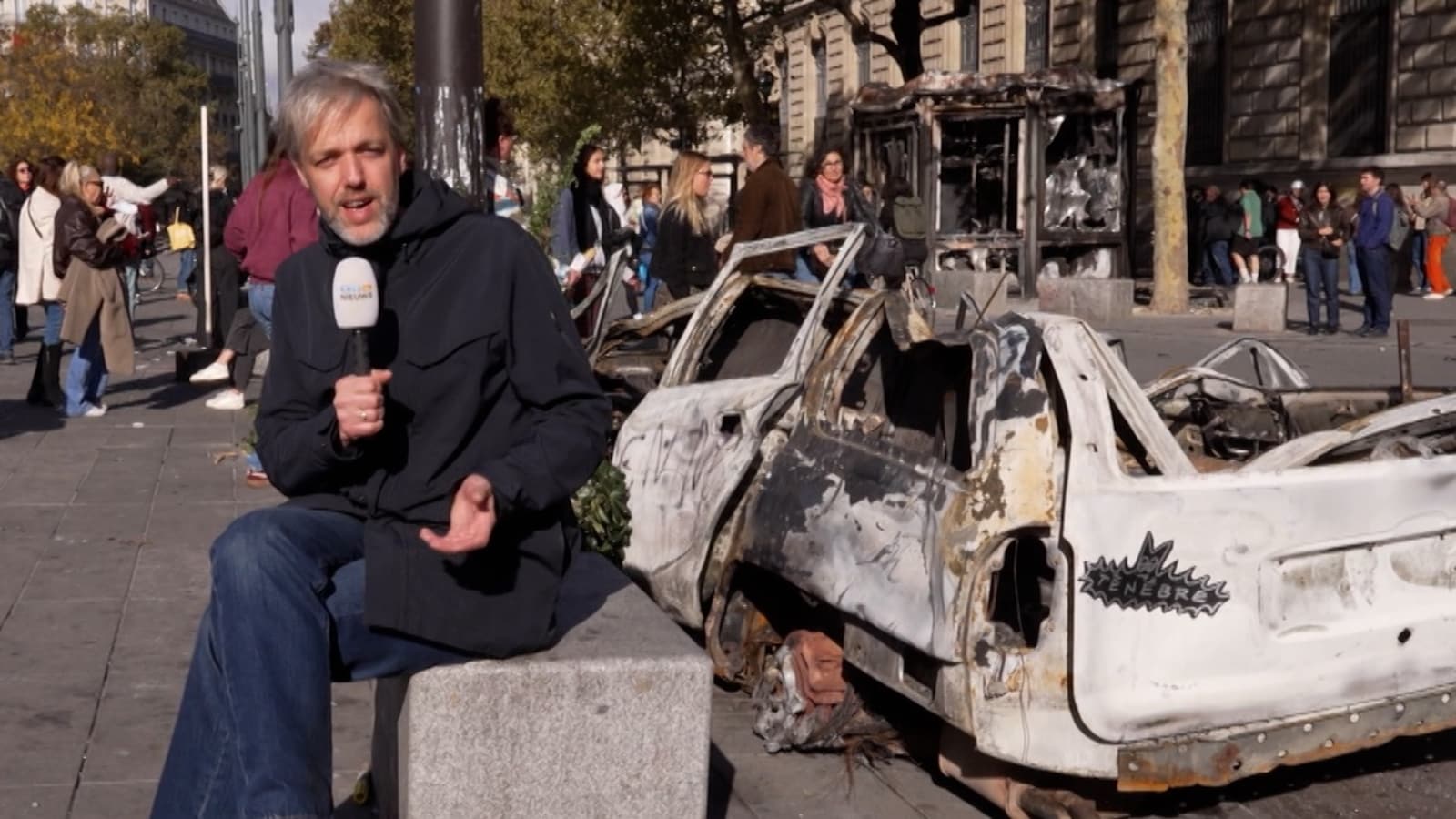 Van protest naar chaos: correspondent loopt door verwoest Parijs