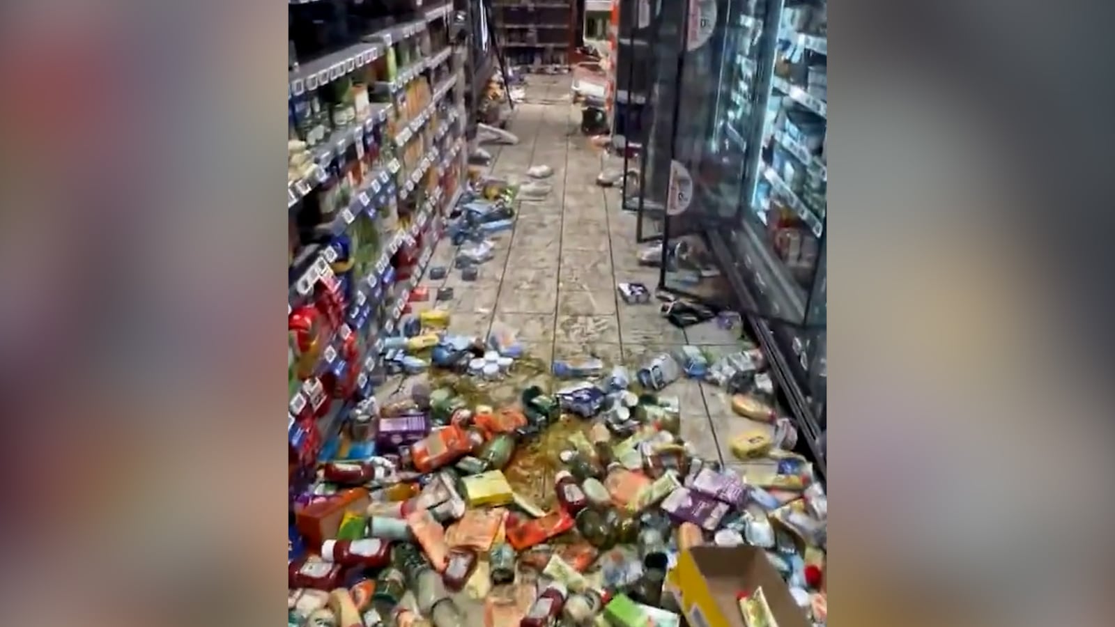 Ravage in Franse winkels na plunderingen: 'Het was een tornado'