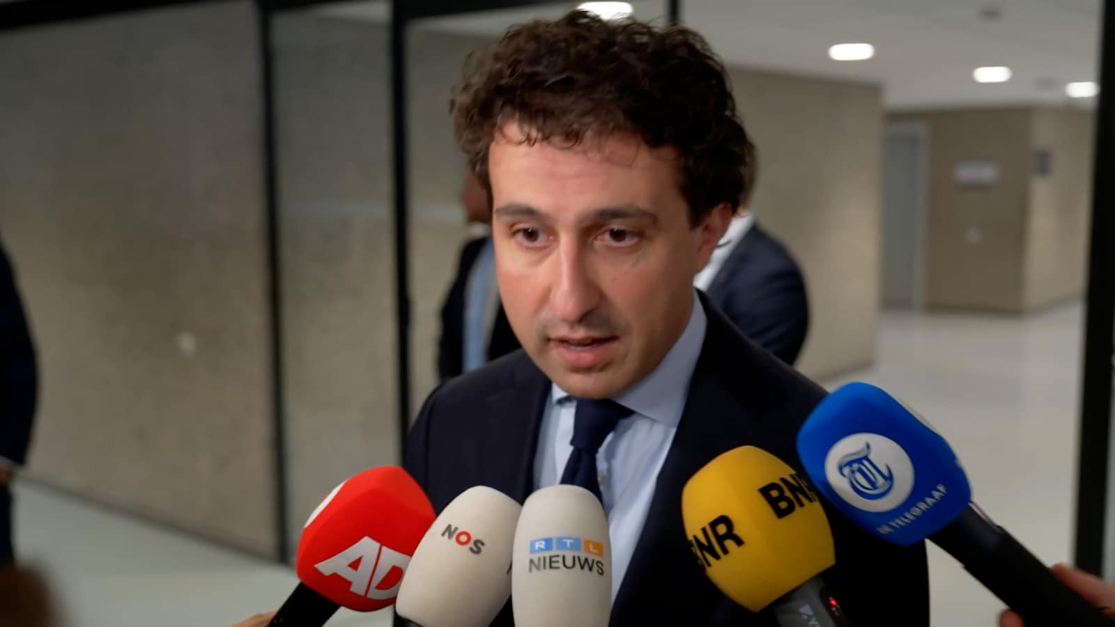 Klaver: bezuinigingen sociale zekerheid van tafel