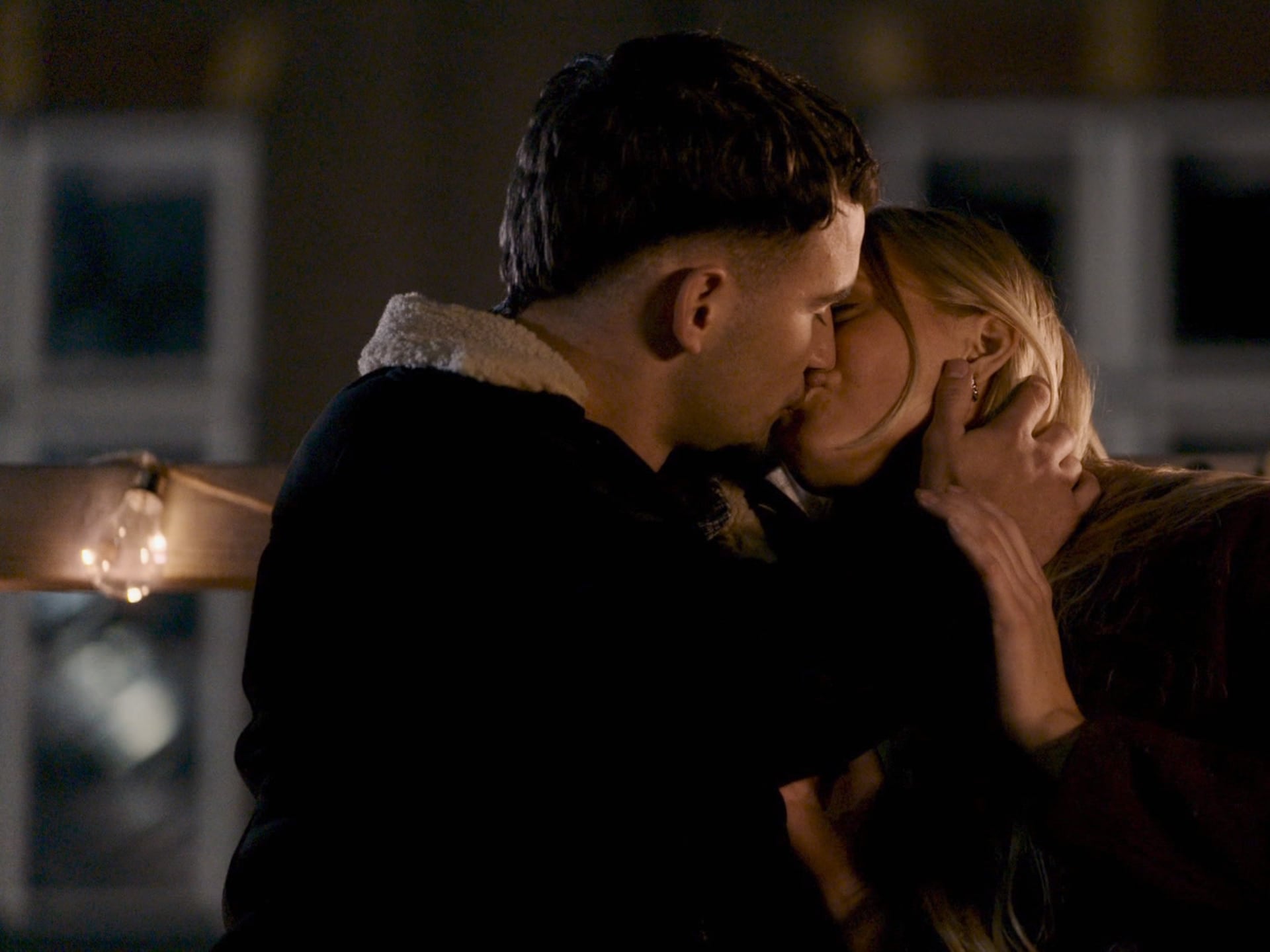 GTST: Nola gaat op date met Troj
