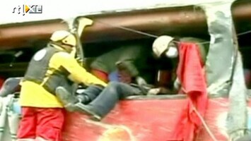 RTL Nieuws Veel doden bij zwaar busongeluk Bolivia