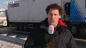 RTL Z Nieuws Glad op de weg: Lege vrachtwagens zijn niet te houden