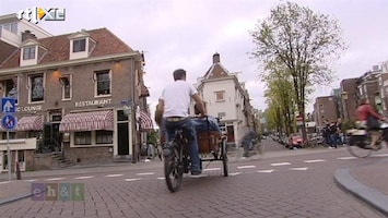 Eigen Huis & Tuin De presentatoren maken een toepasselijke entree in Amsterdam