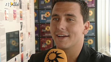 RTL Boulevard Jan Smit opent tentoonstelling 'Uniek Volendam'