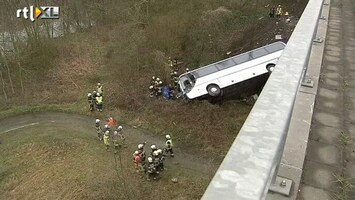 RTL Nieuws Bus stort in afgrond in België: 5 doden