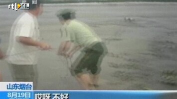 RTL Nieuws Chinees acht uur vast in modder