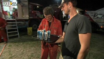 RTL GP: Dakar 2011 Labrie deelt bier uit
