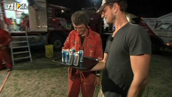 RTL GP: Dakar 2011 Labrie deelt bier uit