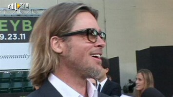 Editie NL Brad Pitt verkoopt vrouwengeur