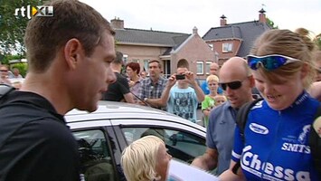 RTL Nieuws Tourwinnaar bezoekt Friese Surhuisterveen