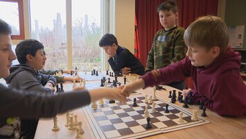 Kinderen schaken steeds meer: 'Elke dag drie keer'