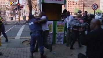 RTL Nieuws Politie en relschoppers slaags in Johannesburg