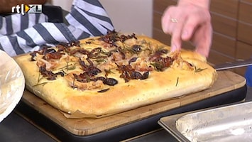 Koffietijd Focaccia met olijven en pancetta