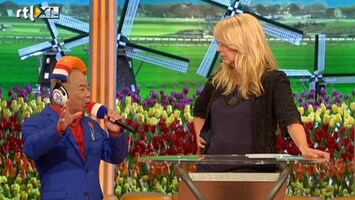 Ik Hou Van Holland Meneer Cheung zingt 'Hij was maar een clown'