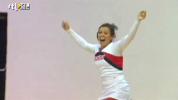 Editie NL Sexy cheerleader scoort wereldgoal