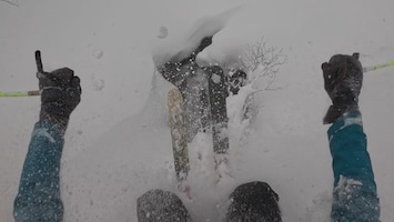 Valkuil in sneeuw: skiër valt 6 meter omlaag in waterval