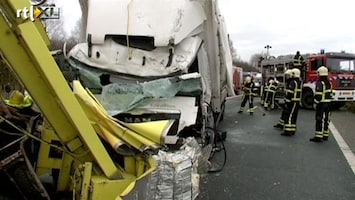 RTL Nieuws Truck ramt afzetting wegwerkers op A73