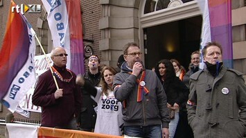RTL Nieuws Verplegers bezetten Sarphatihuis