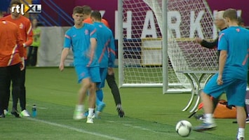 RTL Nieuws Weinig stress bij persconferentie Oranje