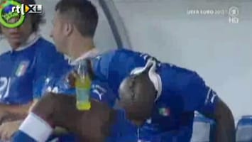 Editie NL Balotelli: "Gadver! Wat is dit?"