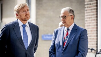 Koning betuigt steun in Rotterdam 'namens alle Nederlanders' 