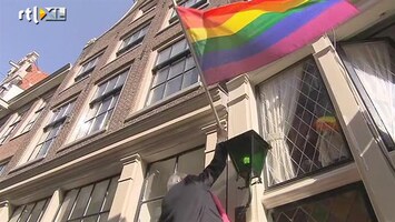 RTL Nieuws Cohen hangt homovlag halfstok voor Poetin