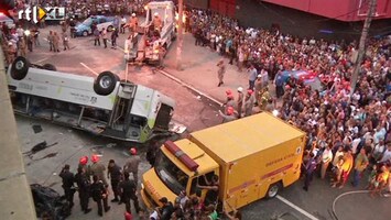 RTL Nieuws Bus valt van viaduct: 7 doden