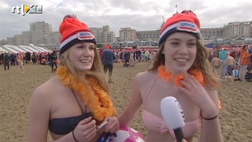 RTL Nieuws Nieuwjaarsduik met nieuwe Unoxmeisjes