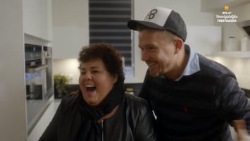 RTL 4's Onvergetelijke Feestdagen Johnny de Mol verandert huis van Lydia in een bloemenzee