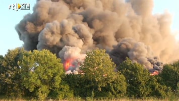 RTL Nieuws Grote hoeveelheid asbest komt vrij bij brand Zevenaar