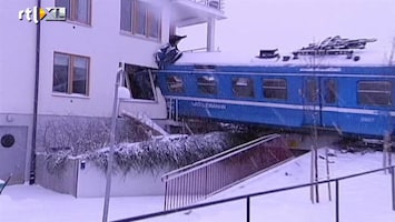 Editie NL Vrouw ramt huis met trein