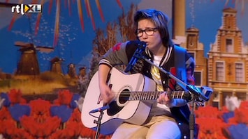Holland's Got Talent Laura (zang en gitaar)