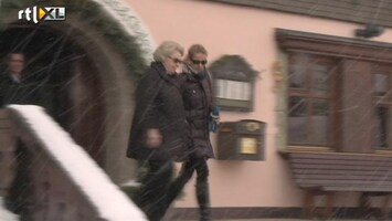 RTL Boulevard Koningin en Mabel vertrekken naar ziekenhuis