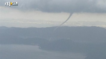 RTL Nieuws Spectaculaire beelden van tornado in Japan