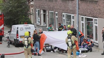 In beeld: brand in woning Rotterdam na schietincident